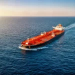 Petrolero transportando crudo ante la gestión de las reservas de petróleo de Japón.