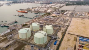 PETRONAS signs new LNG agreement with CNOOC