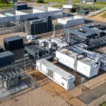 Instalación energética de European Energy en Måde, Dinamarca, que integra producción de hidrógeno verde, almacenamiento en baterías BESS y sistemas de gestión de energía renovable.