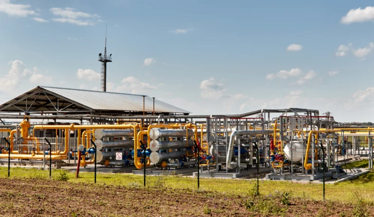 Planta de procesamiento de gas asociada a la expansión de ADNOC Gas.