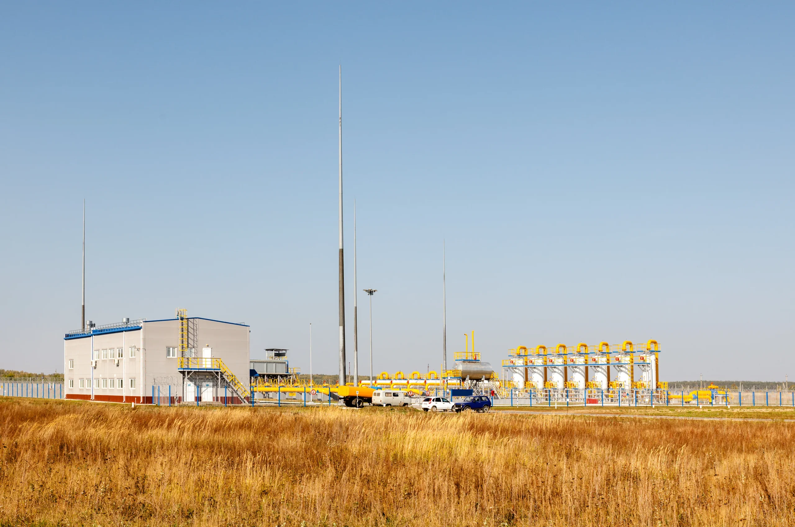 Planta de procesamiento de gas natural vinculada a la expansión de Targa Resources en la cuenca Pérmica.