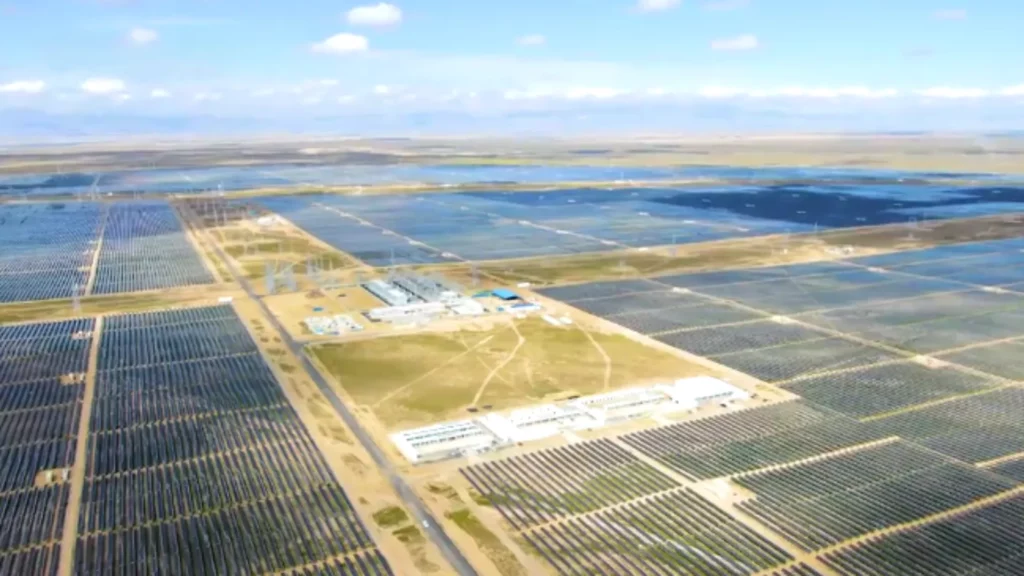 Una planta fotovoltaica en China alcanza 120 MW con éxito