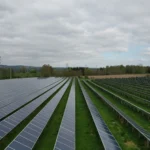 Planta fotovoltaica de gran escala vinculada al mercado europeo de solar inverters.