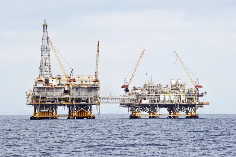 SLB apoyará la reactivación de pozos offshore de petróleo y gas en Brunéi.