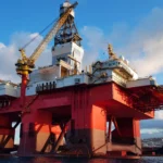 Plataforma semisumergible de perforación offshore vinculada al descubrimiento de gas y condensado en el Mar del Norte.
