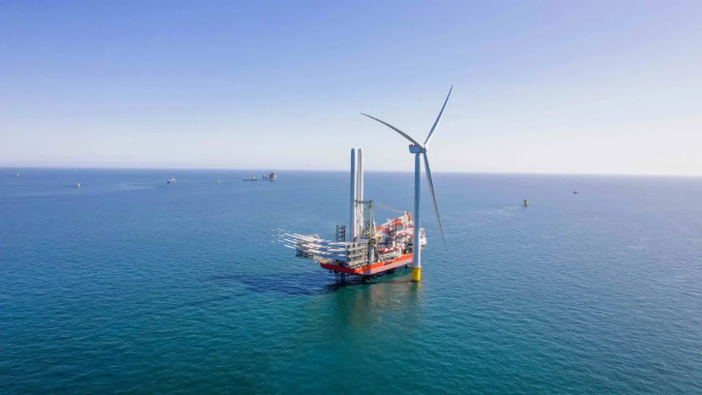 Iberdrola installs the first turbine at East Anglia THREE