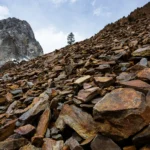 Paisaje rocoso relacionado con el proyecto de tungsteno Springer en Nevada donde EQ Resources tendrá una participación del 10 %.