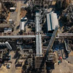 El proyecto promovido por LNG Canada en Kitimat, Columbia Británica, donde avanza la expansión de la Fase 2 para aumentar la exportación de GNL canadiense.