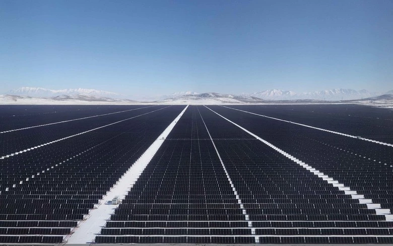 Vista aérea del proyecto Faraday Solar en Utah operado por Excelsior Energy Capital