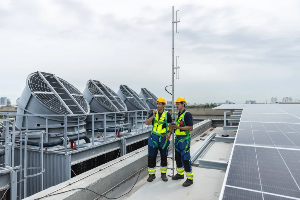 Técnicos inspeccionan proyectos energéticos