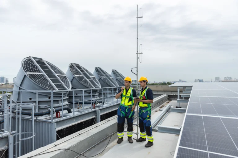 Técnicos inspeccionan proyectos energéticos
