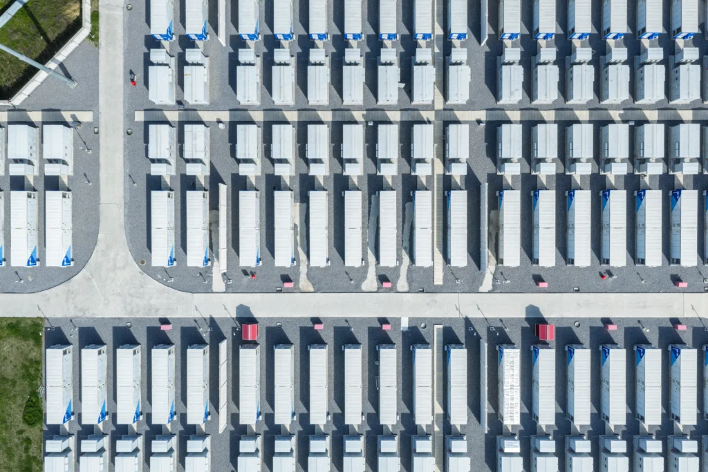 Sistema de almacenamiento de energía en baterías