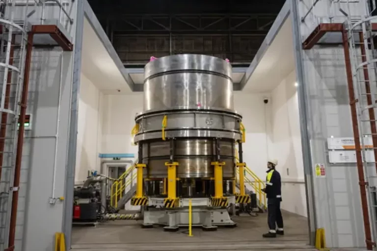 Compañía logra soldar un recipiente de reactor nuclear en menos de 24 horas