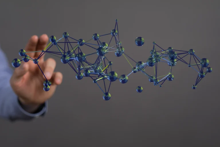 BASF ECMS aplica inteligencia artificial al descubrimiento de materiales y desarrollo de catalizadores automotrices.