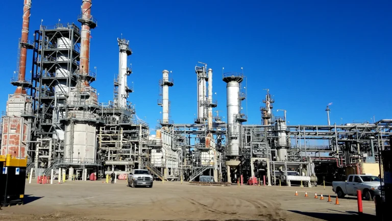 Refinería Cnergyico en Pakistán donde se procesa crudo para el suministro energético del país.
