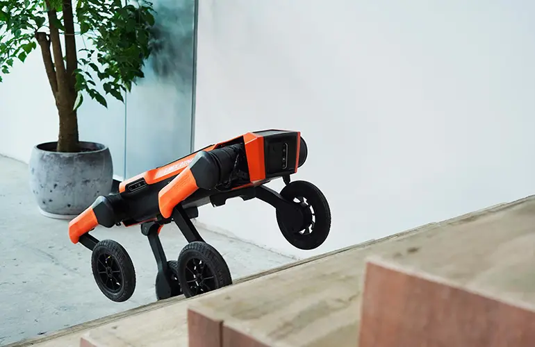LimX Dynamics presents its impressive wheeled robot W1