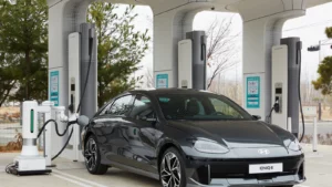 Hyundai desarrolló un robot de carga para vehículos eléctricos