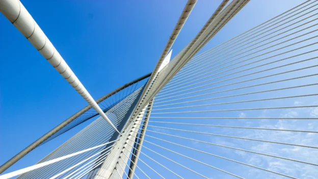 Inspección de puentes atirantados con robot inteligente