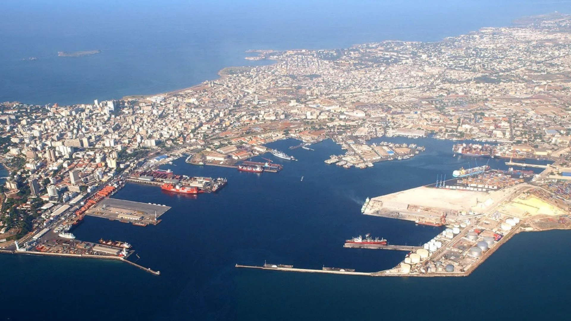 Vista aérea del puerto de Dakar