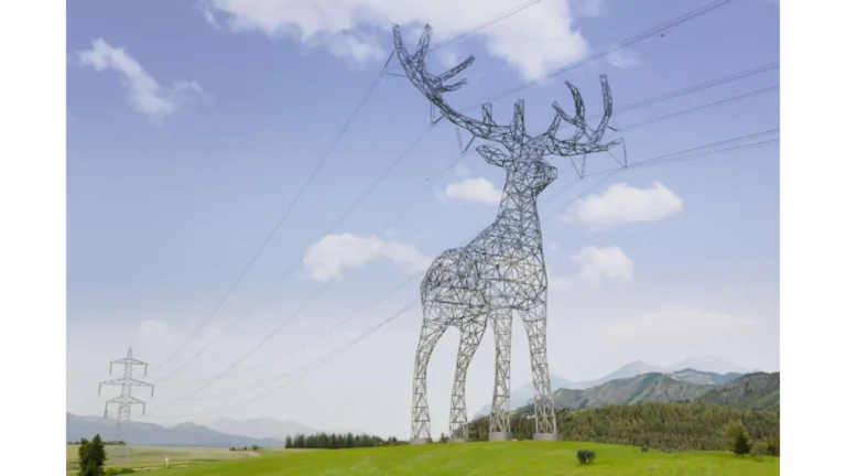Torres eléctricas con forma de animales austricas