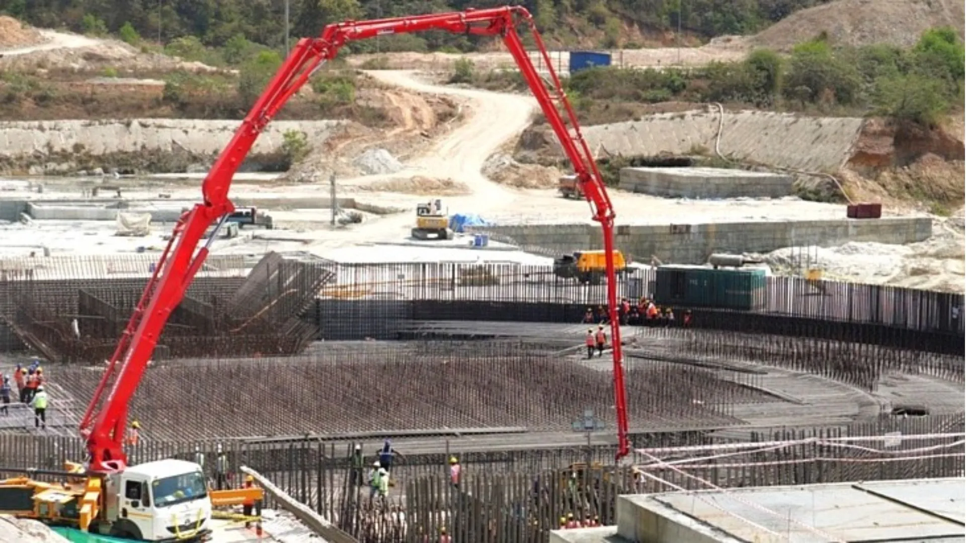 Vertido de hormigón en los reactores nucleares Kaiga