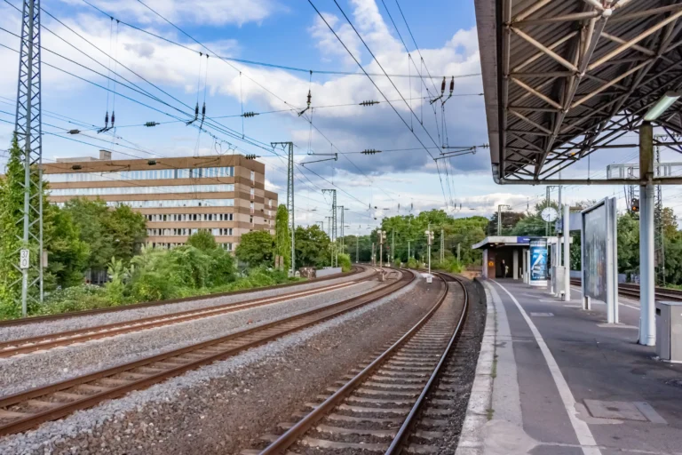 Saft suministrará baterías LFP para infraestructura ferroviaria de DB InfraGO en Alemania.