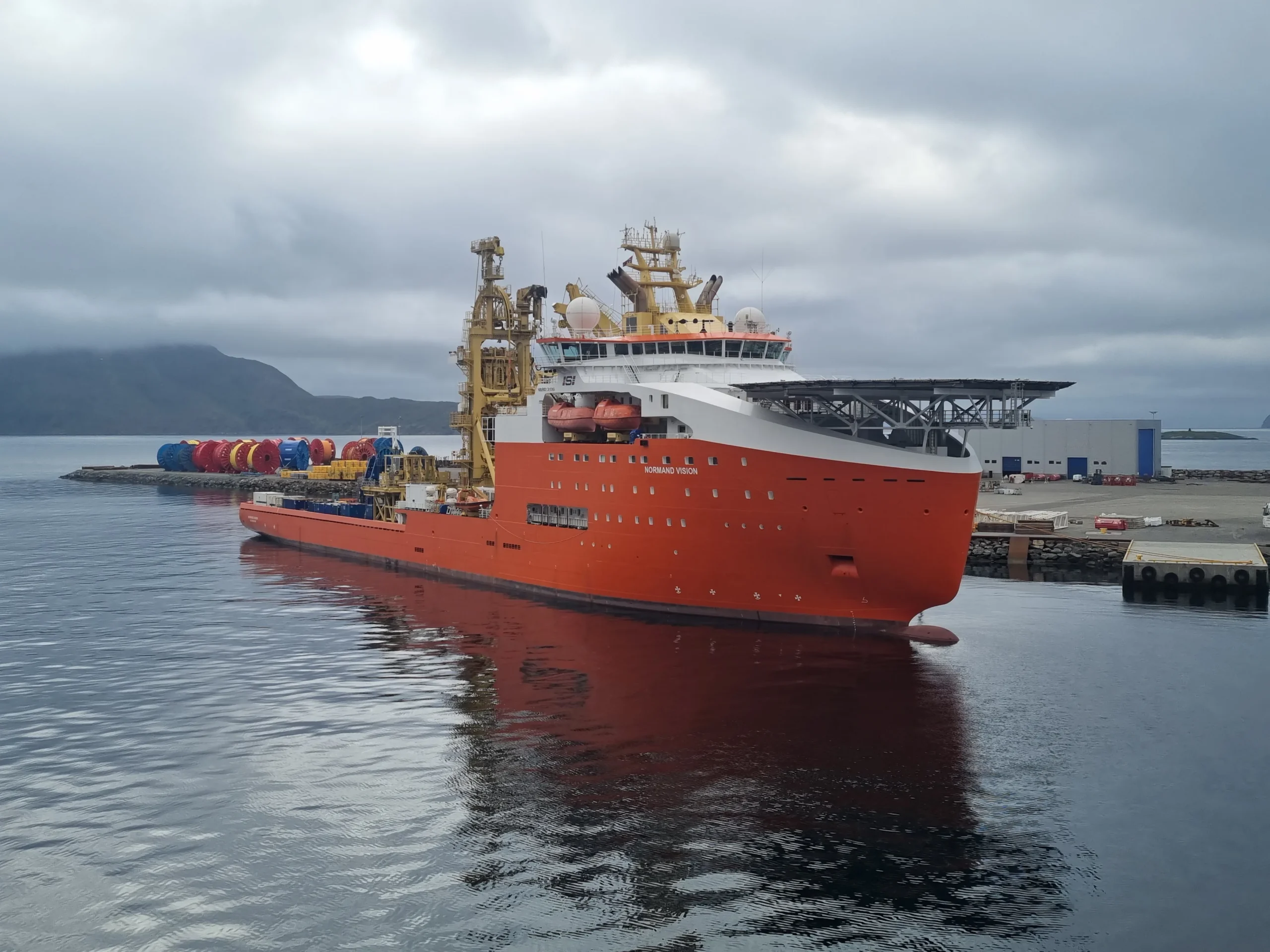 Normand Vision, buque CSV de Solstad Maritime contratado por Ocean Installer para operaciones offshore hasta 2028.