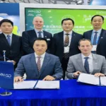 Representantes de WinGD y OPearl durante la firma del acuerdo