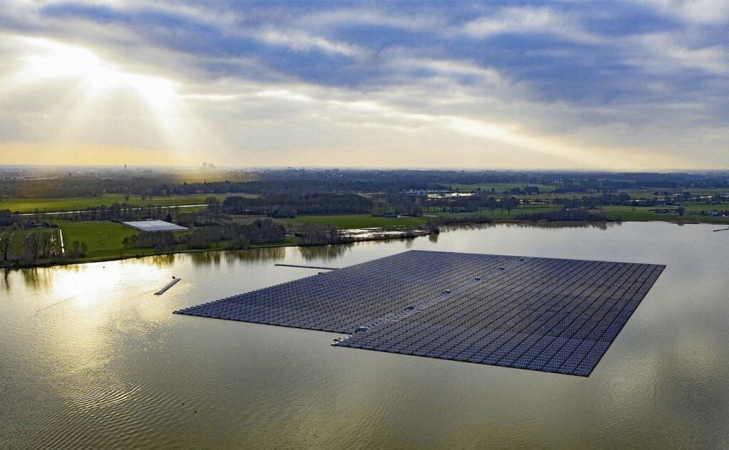 Portugal promotes floating solar energy by installing photovoltaic panels on the water