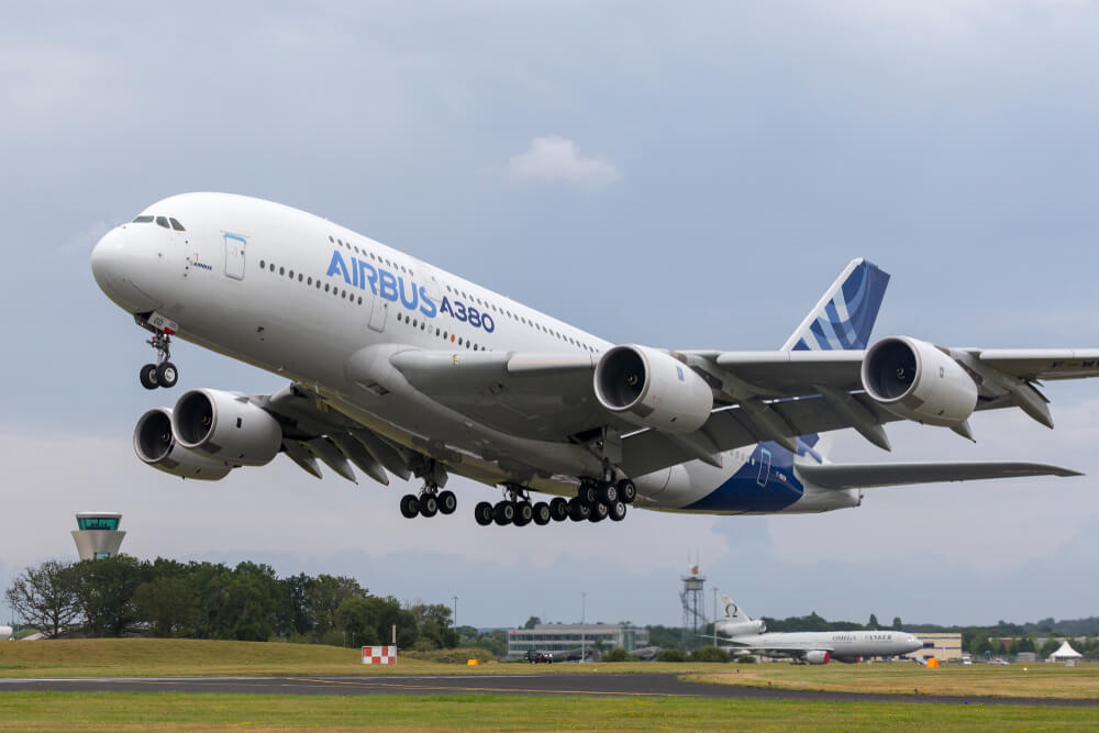 Airbus and airlines agree to explore techniques to eliminate aircraft-generated CO2