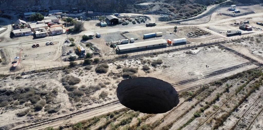 Alarm in Chile! Sinkhole doubled in size and continues to grow