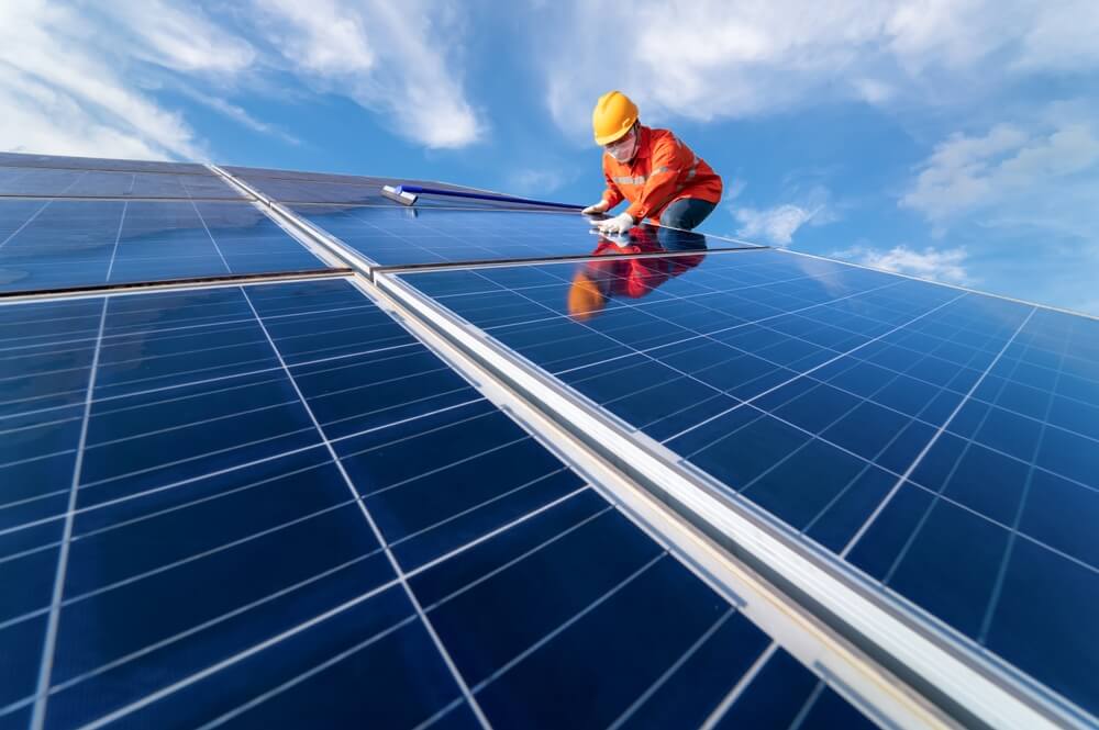 Record rise in new US solar contracts
