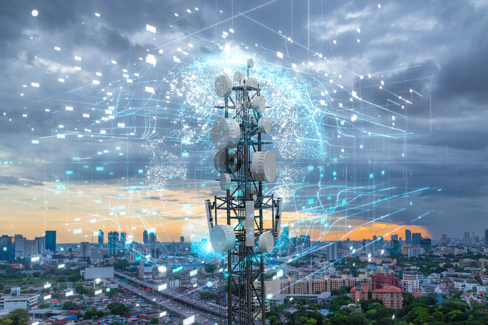 Mobile phone companies maximize the use of renewable energy