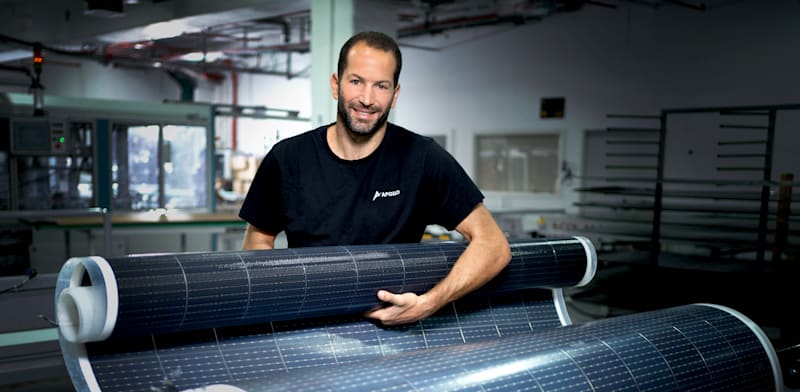 Un rollo! Apollo fabrica paneles solares flexibles que se pueden