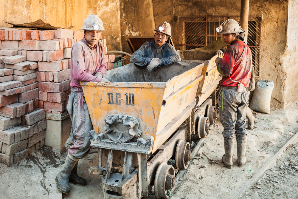 China will grant a USD 350 million loan for a zinc refinery in Bolivia